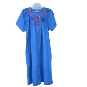 Go Softly Patio Dress. Midi Denim. Front Zip. Embroidered Yoke Collar. M